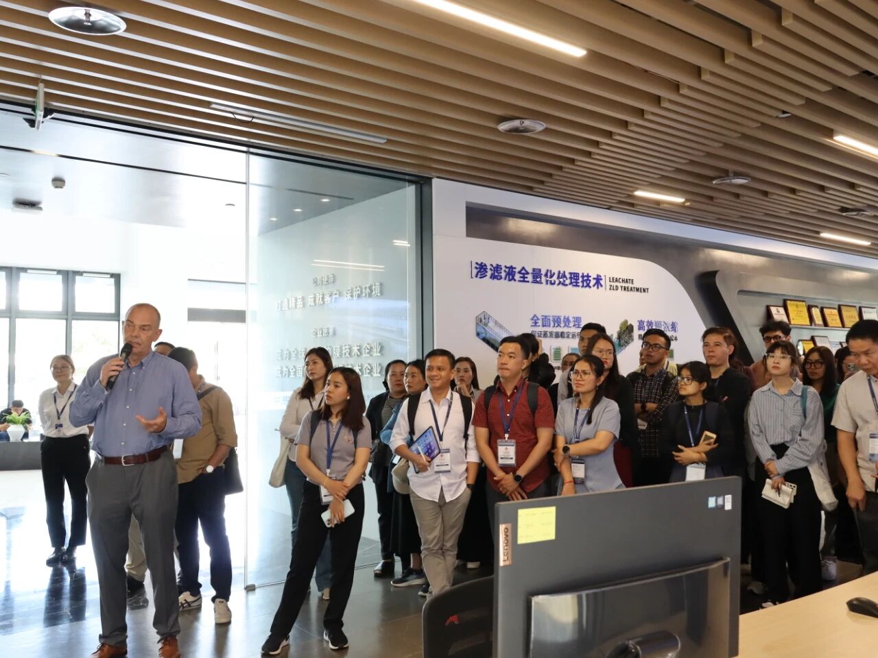 参观星空体育展厅